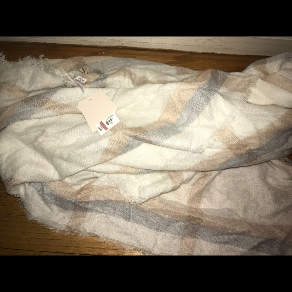 Brand new scarf